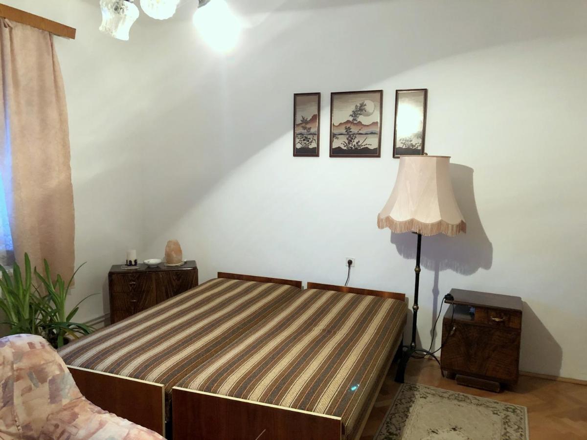 Elvira Vendeghaz Apartment *